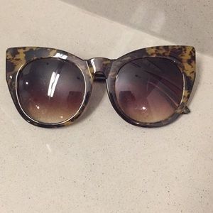 Cat eye sunglasses